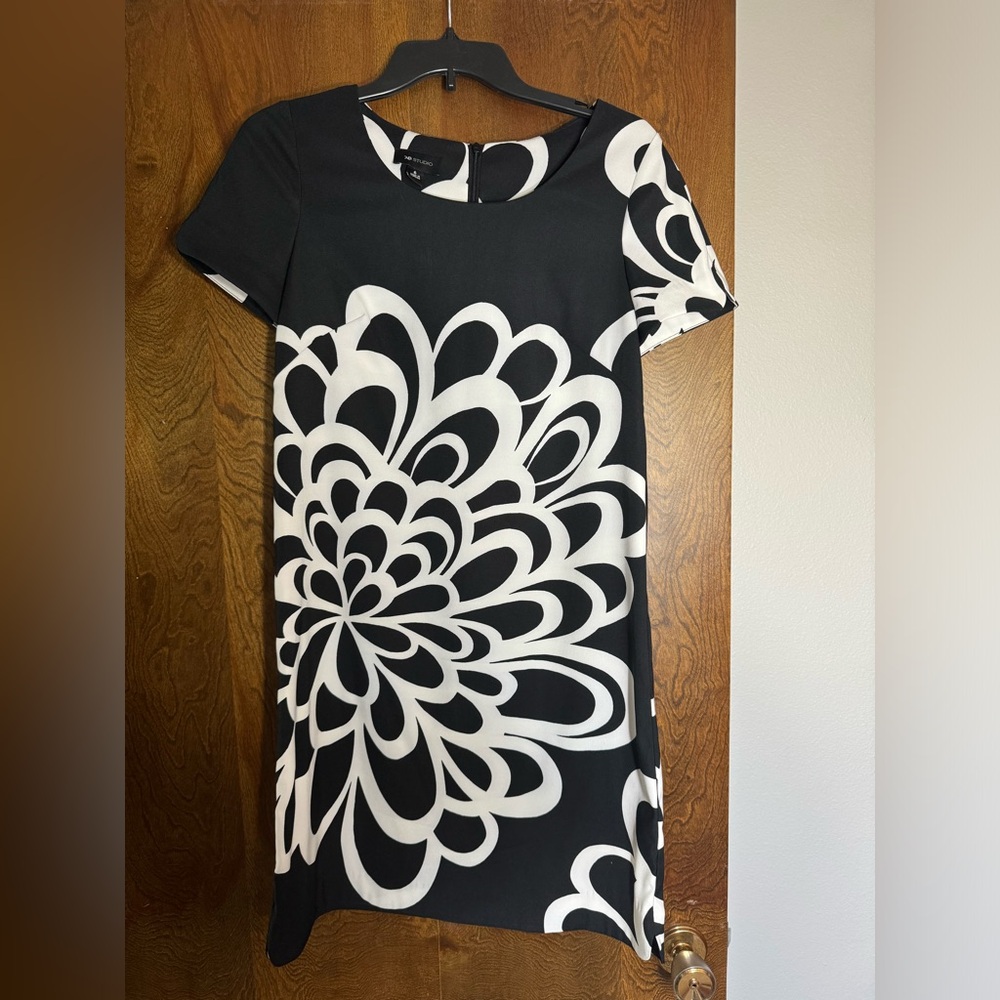 AB Studio black and white size 6 sheath dress